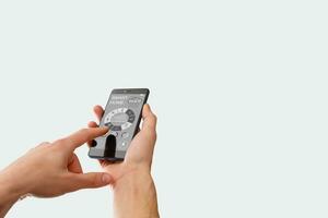 mobile Telefono con inteligente casa App nel moderno vivente camera foto