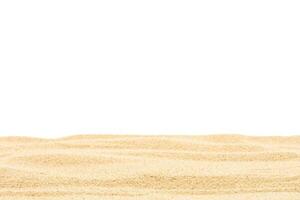mucchio di sabbia ruvido e bene concetto astratto deserto spiaggia collina montagna terra sentiero isolato su bianca sfondo foto