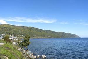 paesaggio naturale con vista sul lago baikal. foto