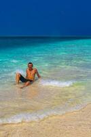 maschio modello turista su isola madivaru finolhu rasdhoo atollo Maldive. foto