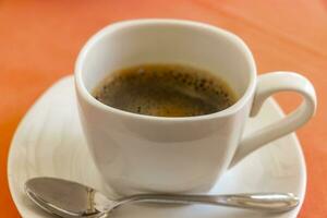 tazza di caffè nero in resort isola di atollo di Rasdhoo Maldive. foto