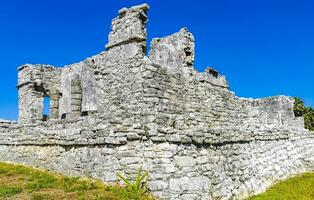 antico tulum rovine Maya luogo tempio piramidi artefatti paesaggio Messico. foto