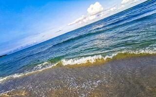 spiaggia messicana tropicale chiara acqua turchese playa del carmen messico. foto