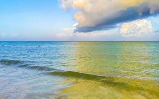 spiaggia messicana tropicale chiara acqua turchese playa del carmen messico. foto