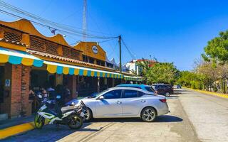 puerto escondido oaxaca Messico 2023 tipico bellissimo colorato turista strada marciapiede città puerto escondido Messico. foto