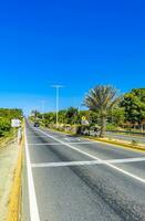 puerto escondido oaxaca Messico 2023 tipico bellissimo colorato turista strada marciapiede città puerto escondido Messico. foto