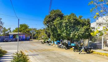 puerto escondido oaxaca Messico 2023 tipico bellissimo colorato turista strada marciapiede città puerto escondido Messico. foto