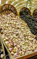 acquistare fresco aglio nel il supermercato nel Messico. foto