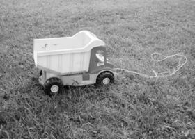 foto sul tema del camion giocattolo in plastica per bambini di grandi dimensioni