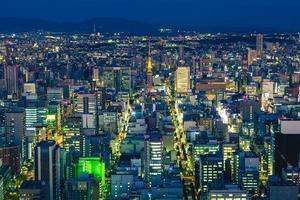 vista notturna di nagoya con la torre di nagoya ad aichi, giappone foto