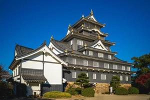 mastio principale del castello di okayama, aka ujo o castello dei corvi a okayama, giappone foto