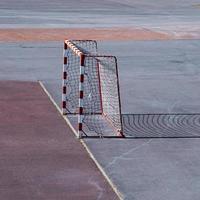 vecchia porta da calcio di strada attrezzatura sportiva foto