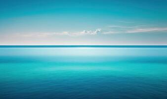 sereno blu paesaggio marino con un' minimalista orizzonte foto