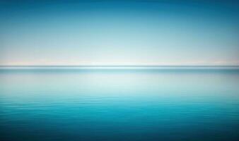 sereno blu paesaggio marino con un' minimalista orizzonte foto