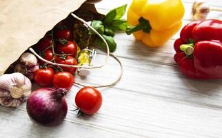 sfondo di cibo sano. cibo sano in un sacchetto di carta foto