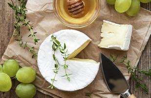 formaggio camembert con snack