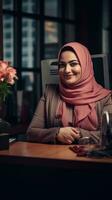 Arabo hijab più dimensione contento formosa manager moderno ufficio riuscito lavoro attività commerciale donna foto