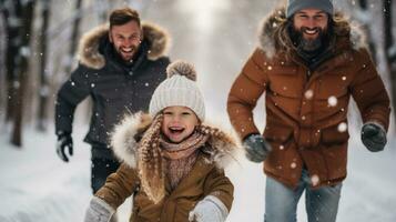 amorevole famiglia giocando nel il neve e fabbricazione ricordi foto