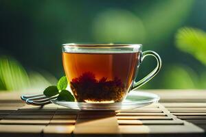 un' tazza di tè è seduta su un' di legno tavolo con un' verde sfondo. ai-generato foto