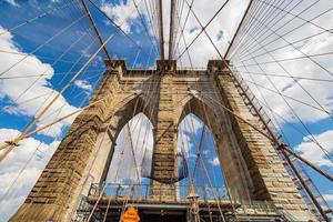 vista pomeridiana dello storico ponte di Brooklyn foto