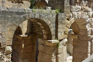 italia, lecce, città con architettura barocca e chiese e resti archeologici. foto