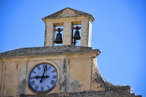 italia, lecce, città con architettura barocca e chiese e resti archeologici. foto