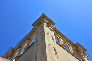 italia, lecce, città con architettura barocca e chiese e resti archeologici. foto