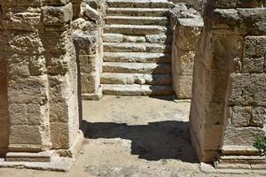 italia, lecce, città con architettura barocca e chiese e resti archeologici. foto