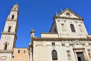 italia, lecce, città con architettura barocca e chiese e resti archeologici. foto