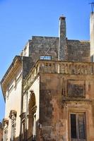 italia, lecce, città con architettura barocca e chiese e resti archeologici. foto