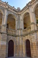 italia, lecce, città con architettura barocca e chiese e resti archeologici. foto