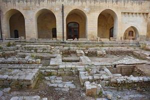 italia, lecce, città con architettura barocca e chiese e resti archeologici. foto