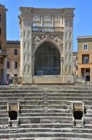 italia, lecce, città con architettura barocca e chiese e resti archeologici. foto