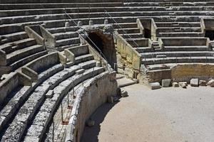 italia, lecce, città con architettura barocca e chiese e resti archeologici. foto