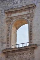 italia, lecce, città con architettura barocca e chiese e resti archeologici. foto