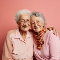 fotorealistico Immagine di Due anziano donne, amici su un' rosa sfondo. allegro anziano donne sorridente, ridendo. ai generato foto