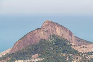 collina di due fratelli vista dalla cima della collina del corcovado a rio de janeiro, brasile