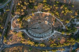 un' Visualizza di un' città strada a partire dal sopra foto