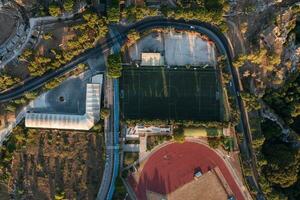 un' Visualizza di un' città strada a partire dal sopra foto