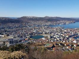 bergen dal punto di vista del monte floyen foto