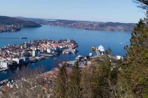 bergen dal punto di vista del monte floyen foto