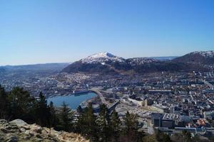 bergen dal punto di vista del monte floyen foto