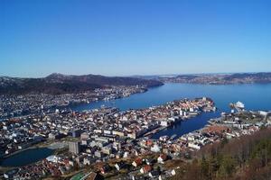 bergen dal punto di vista del monte floyen foto