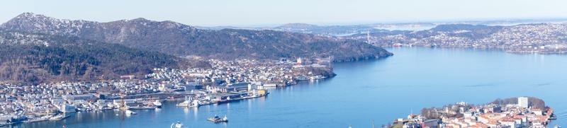 bergen dal punto di vista del monte floyen foto