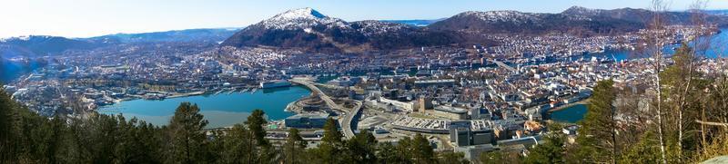 bergen dal punto di vista del monte floyen foto