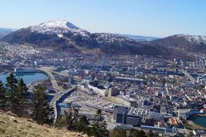 bergen dal punto di vista del monte floyen foto