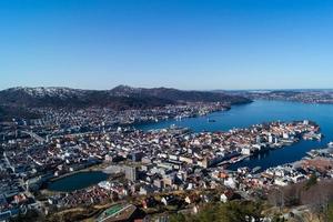 bergen dal punto di vista del monte floyen foto