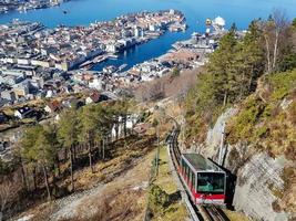 bergen dal punto di vista del monte floyen foto