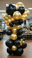 elegante nero e oro Palloncino preparativi foto