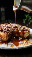 pecan torta con caramello pioggerella, un' dolce e nocciola diletto foto